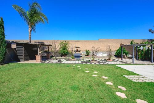Spacious Family Retreat w Garden & Modern Comfort