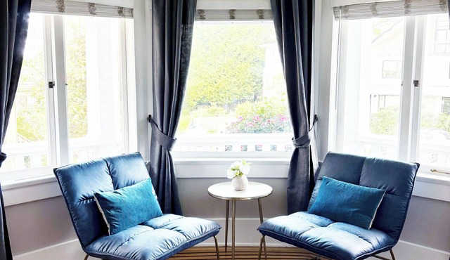 Spacious Kitsilano 2BR - Walk to Beach + Trendy Shops + Heritage Infused