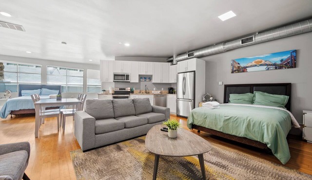Spacious Loft near Gaslamp/Little Italy in Downtown San Diego