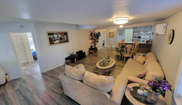 Spacious Luxury Comforters of home while enjoying time away w/community pool :)