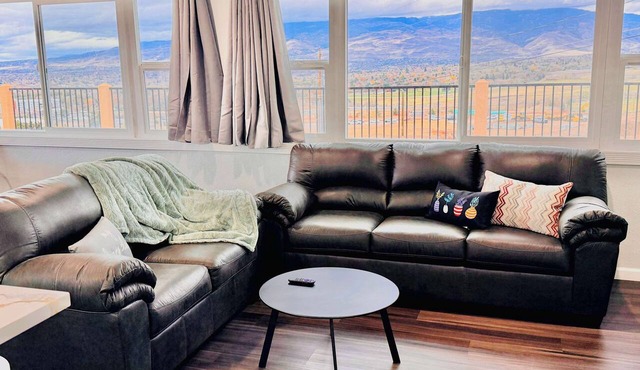 Spacious Reno Home|4 Bedrooms|Sleeps 15