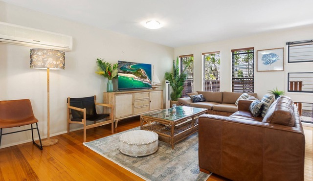 Spacious & Sunny 3-Bed Beachside Home