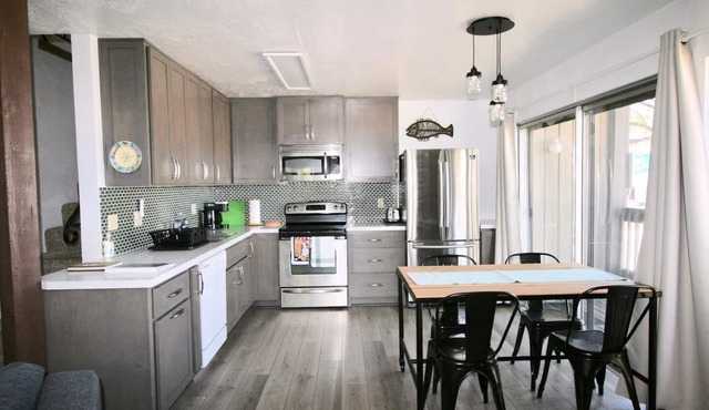 Spacious, upgraded Condo in Sierra Park Villas