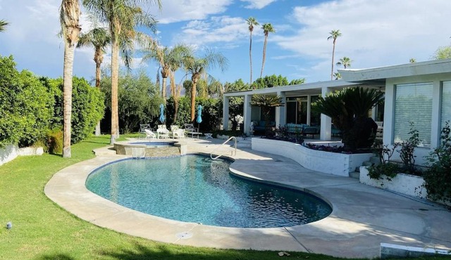 Spectacular luxury 3000 square ft house on 1/3 of acre