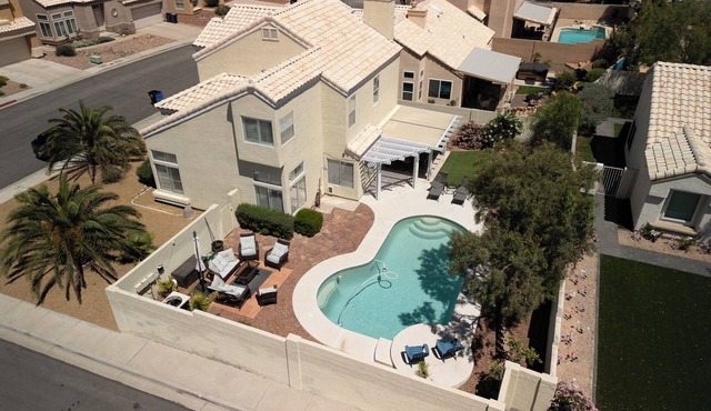 SPLASH into FUN! HTD POOL FIre Pit, BBQ, PET OK 10 Min to Strip