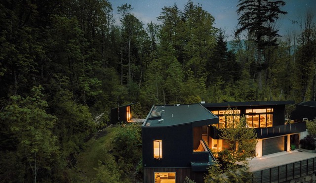 Squamish Mountain-view Suite