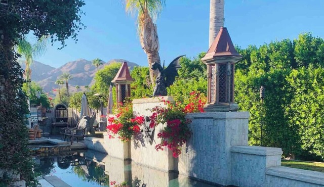 Stand alone Casita. Very private with pool and spa.