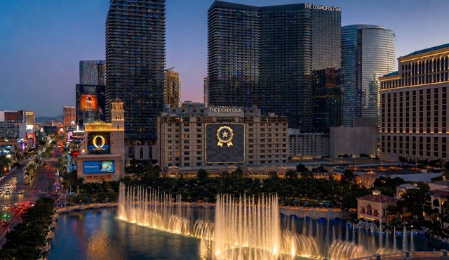 Stay Together Suites - Penthouse, Sleeps 12, Center Strip - Jockey Club
