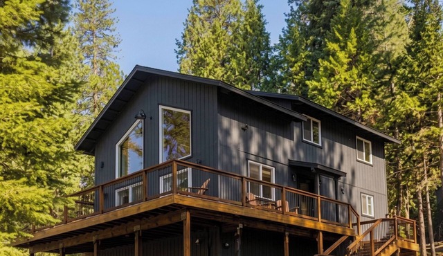 Steps to Fly-In Lake Bronze Bull Chalet + EV