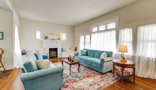 Steps to Main St! Restored Sonora Bungalow w/Yard
