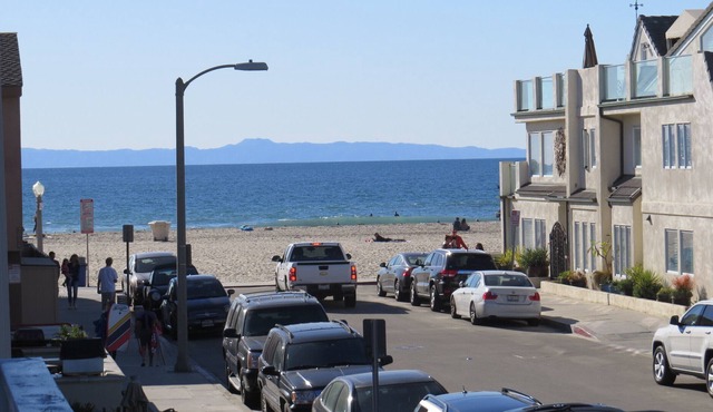 Steps to the Sand - Walk to Newport Pier, Shopping, Restaurants, and More!