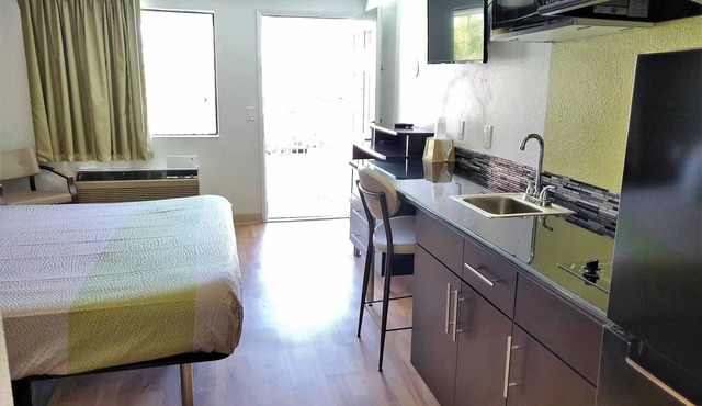 Studio 6 Fresno, CA - Extended Stay