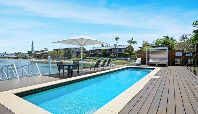 Studio A Garden View - Pet Friendly - Day Spa - Pool, Free Kayaks