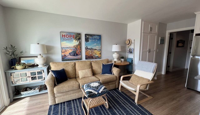Studio just steps from the beach and pool