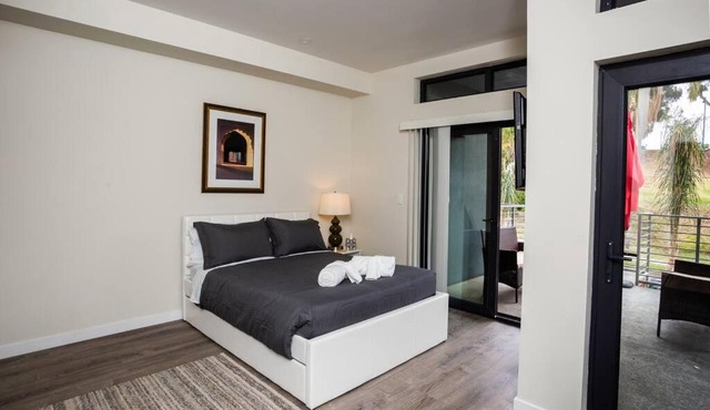 Studio with Large Balcony- San Diego Gateway