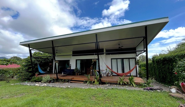 Stunning 2BR Home with Fast WiFi & AC – Mountain Views & Lush Nature, Ojochal