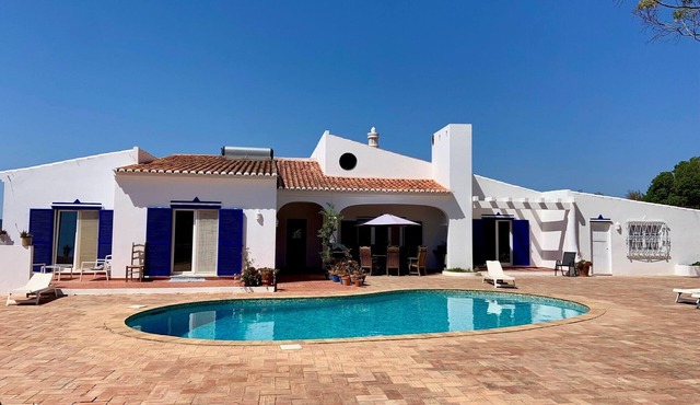 Stunning 4 bedroom 4 bathroom countryside villa near Lagos, pool & large garden