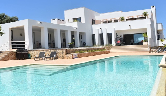 Stunning 4 Bedroom Detached Villa with Private Pool located in Lagos