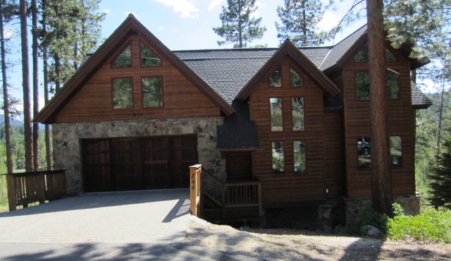 Stunning and spacious luxury home! Beautiful views and lots to do