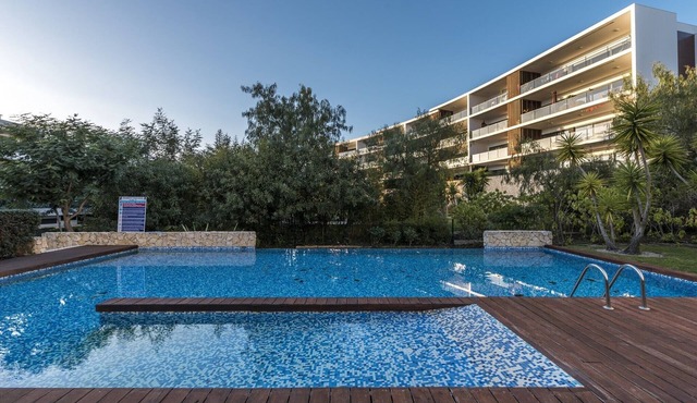 Stunning apartment, marina, pool, garden & city view and terracce south facing