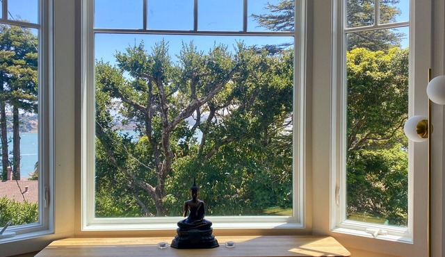 Stunning Bay Views – Artist’s Zen Retreat - Extras!