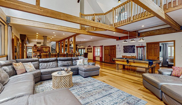Stunning Fern Valley cabin with forest views & private hot tub - dog-friendly