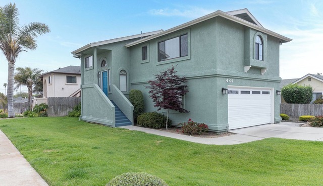 Stunning Home - Walking Distance to the Beach!
