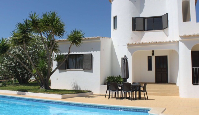 Stunning private villa for 6 people with WIFI, private pool, TV and terrace