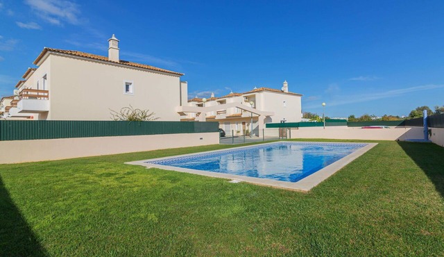Stunning villa for 4 people with WIFI, A/C, pool, TV and terrace