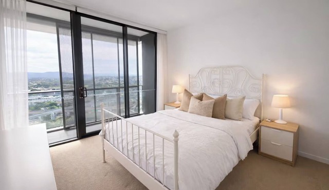 Stylish 2-bedroom apartment with AC in Bowen Hills