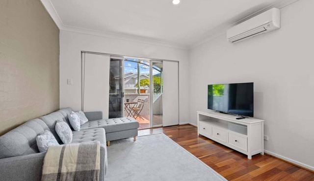 Stylish 2BR Apartment + Free Parking on Duke St