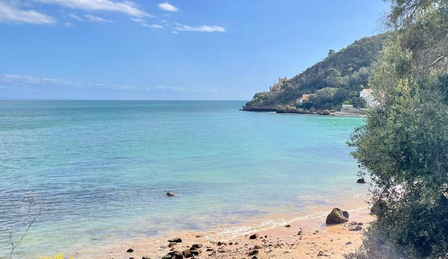 Stylish 2BR w/Patio near Sesimbra Beach