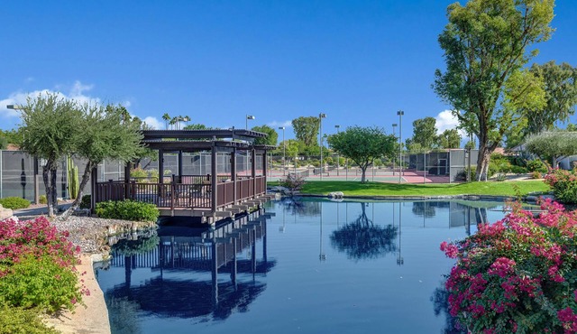 Stylish Condo at Sunrise Racquet Club-Close to Palm Springs Shopping and Dining