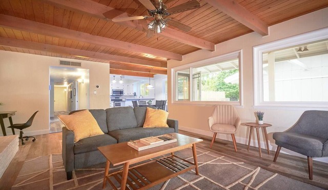 Stylish & Remodeled - Walk to Fresno State Stadium