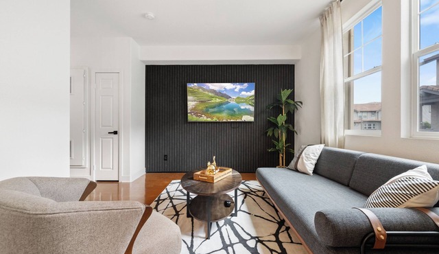 Suburban Luxury Apartment close to Apple and Sharp Rees Stealy