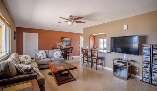 Sunlight Retreat - 2.5 Acres, Pool, Spa, Desert