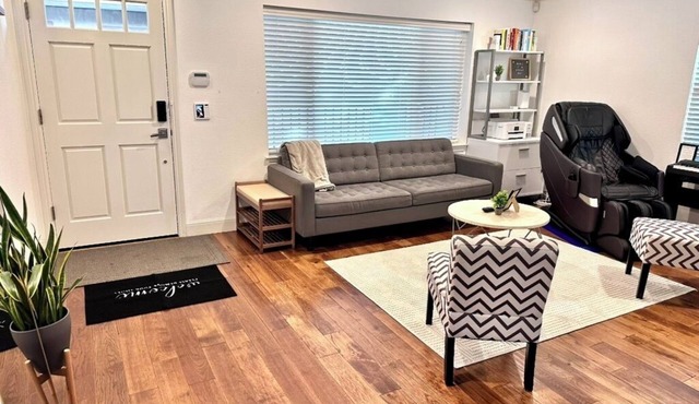 SunlightStays - Modern Chic Home Near CVS, Safeway, Starbucks & SFO Airport