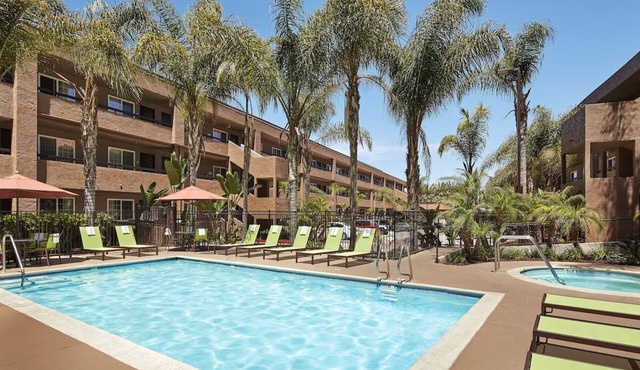 Sunlit San Diego Retreat w/Pool - Your Relaxation Spot, 3 Rooms