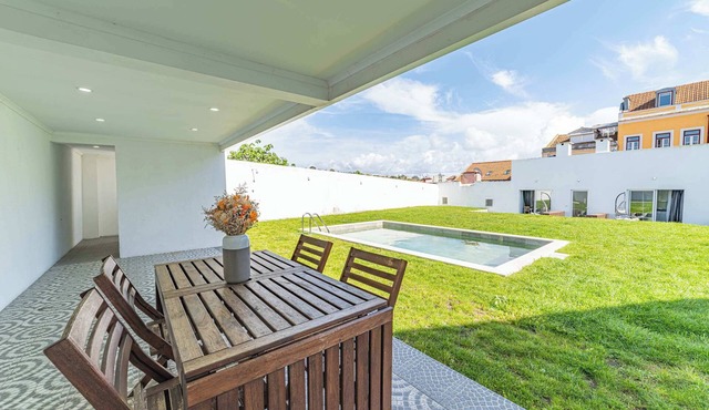 Sunny Alcântara Apartment with Pool & Garden