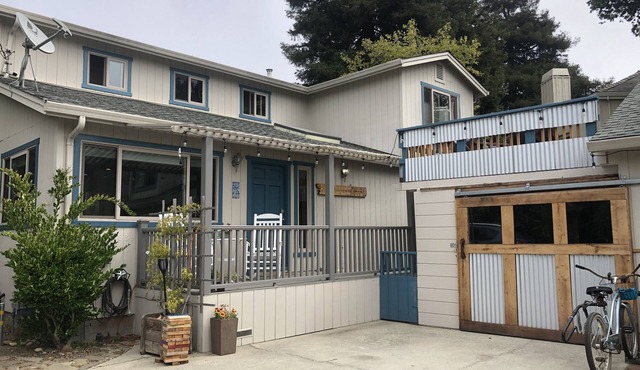 Sunny and Large 3 Bedroom Family Beach House. 30 day rental
