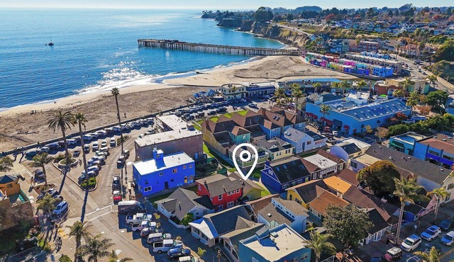 Sunny Capitola Cottage - 100 Steps to the Sand