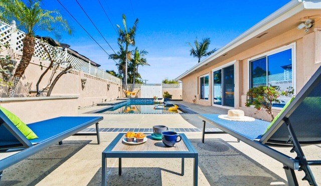 Sunny Haven Oasis Pool w/tub BBQ - 4 bedrooms, Driveway Parking, Near Ahwingna Trail