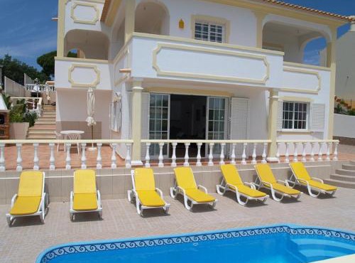 Sunny poolview Apartment