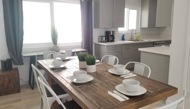 Sunny & Spacious 3 Bed - 20 second walk to beach!