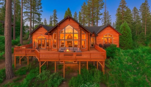 Sunset Mountain ~ Hot Tub, Fire Table, Epic Views