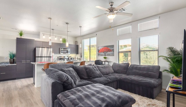 Sunshine-Filled Luxury Loft w/Office, Balcony, Spa, Heated Pool, Fire Pit +