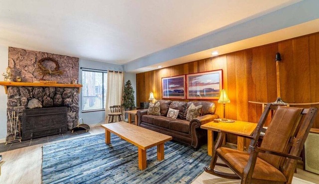 Sunshine Village 103: Pet Friendly, Close to Sierr