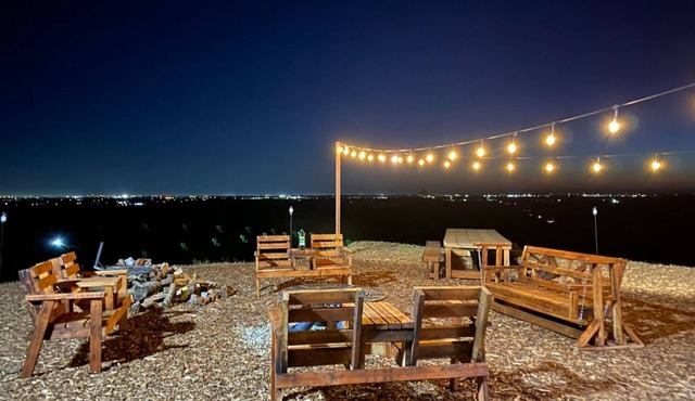 Super Comfortable House on Horse Ranch, Barn and Picnic area with city views