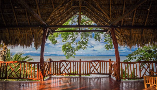 Super Natural 8-bedroom resort on Ometepe - perfect for group getaways