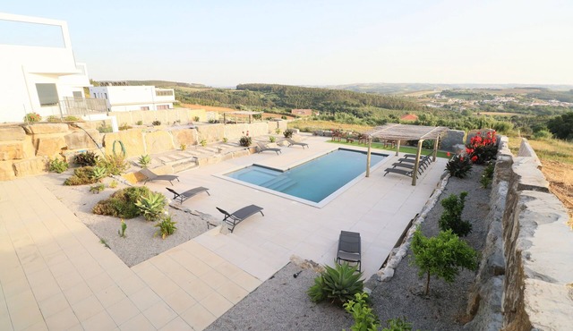 'T2 Peace House Lourinhã' Apartment with Shared Pool, Terrace and Wi-Fi